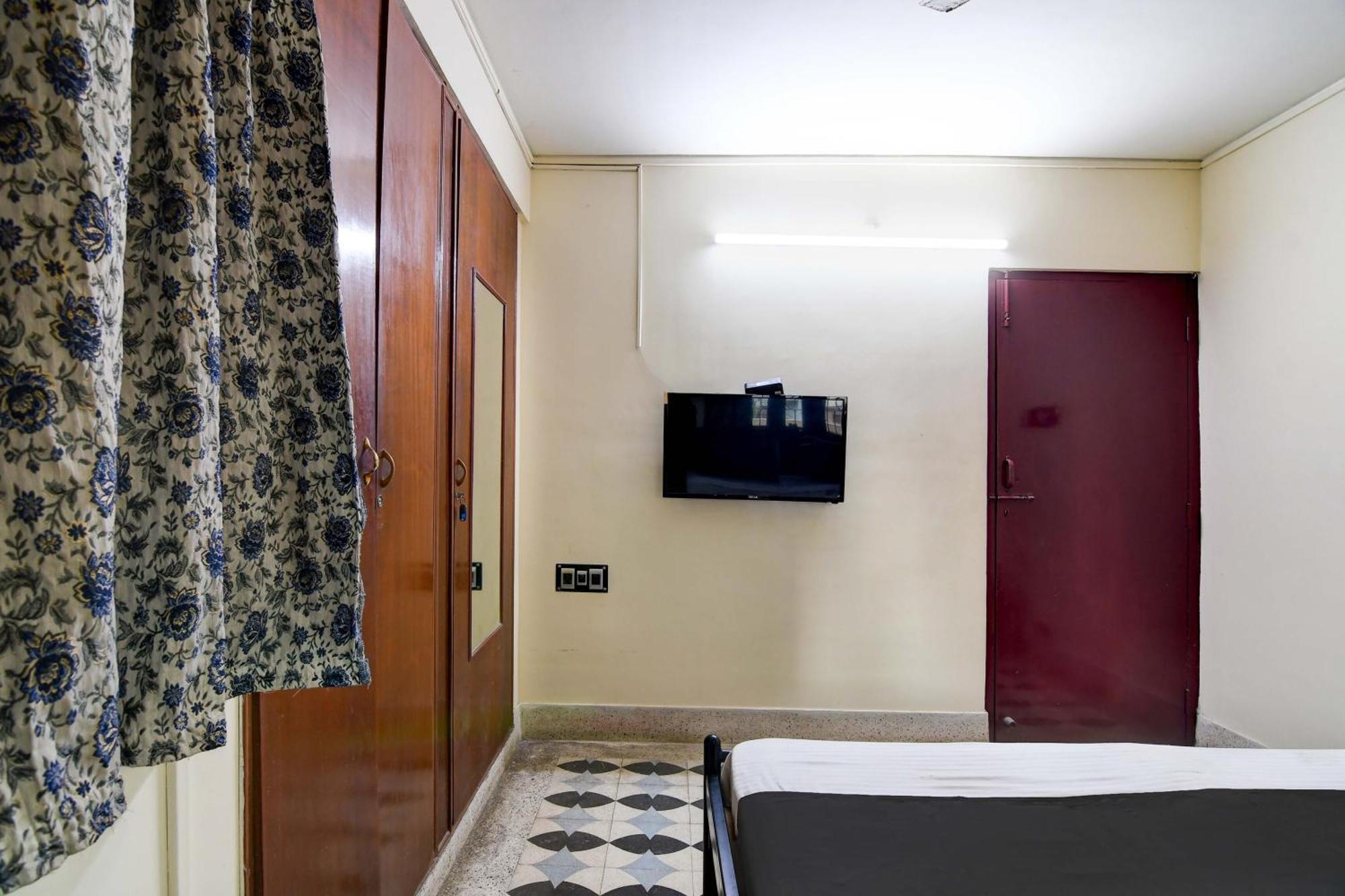 Oyo Simplex Guest House Behala Calcutta Extérieur photo