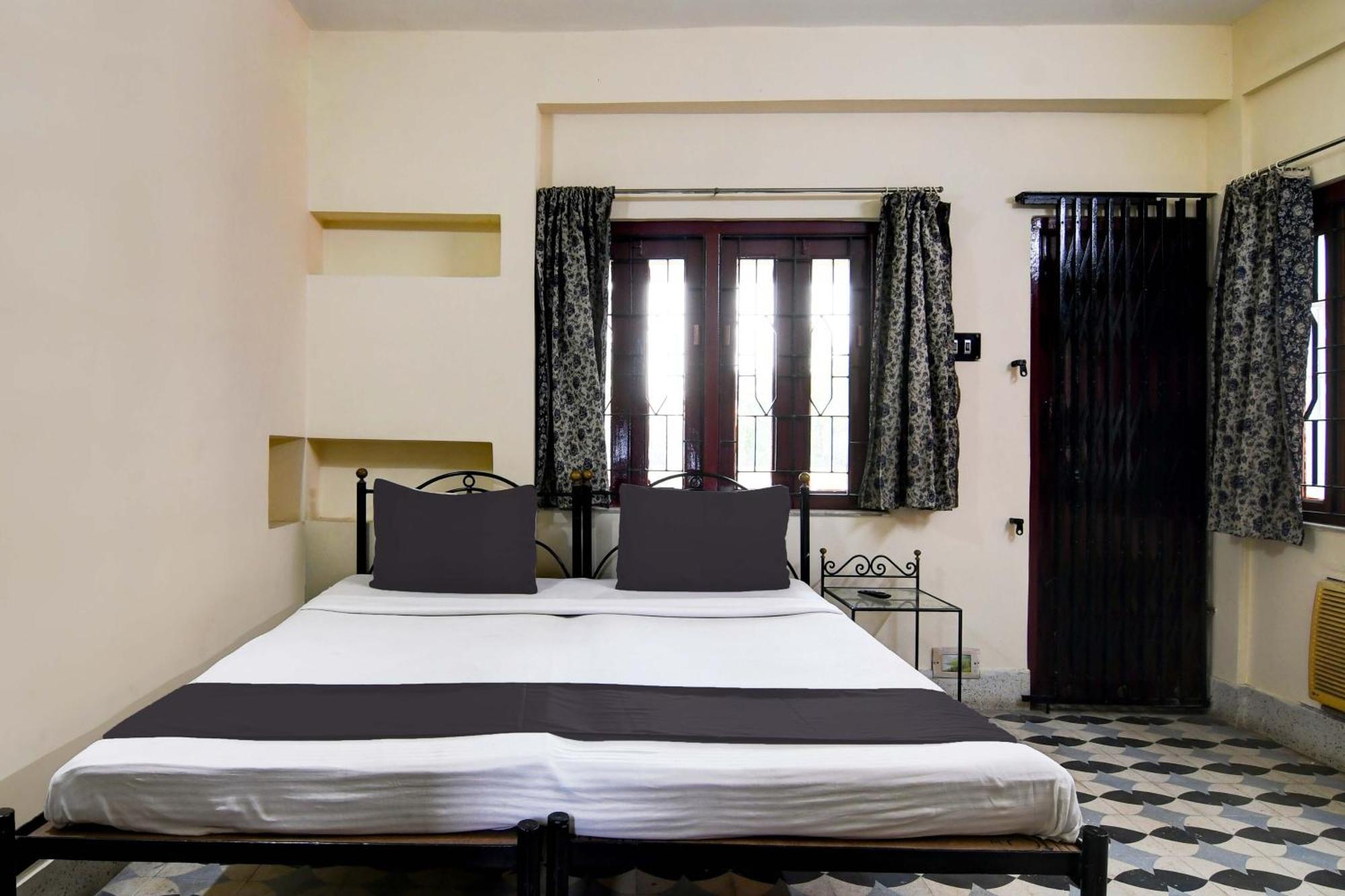Oyo Simplex Guest House Behala Calcutta Extérieur photo