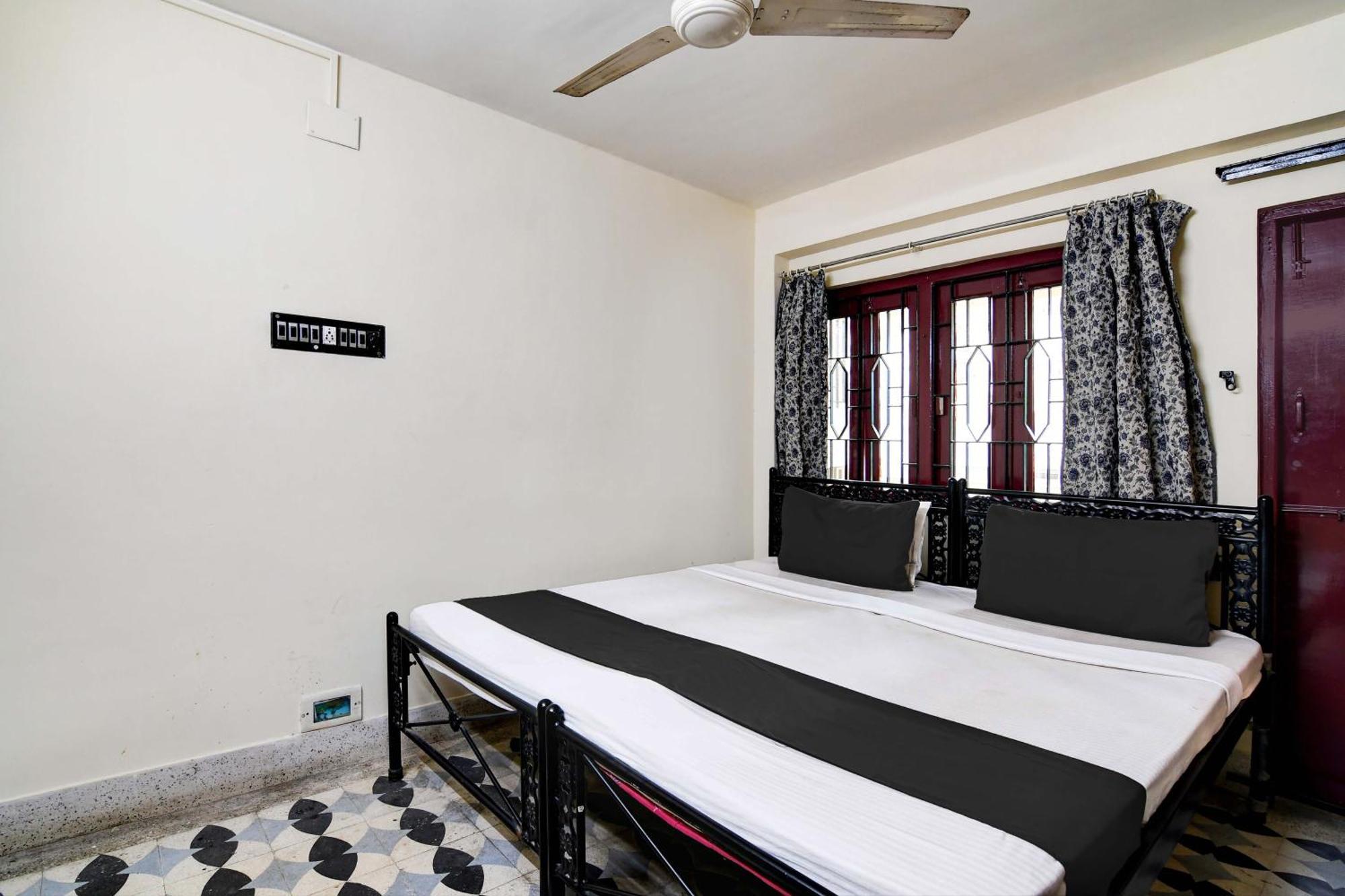 Oyo Simplex Guest House Behala Calcutta Extérieur photo