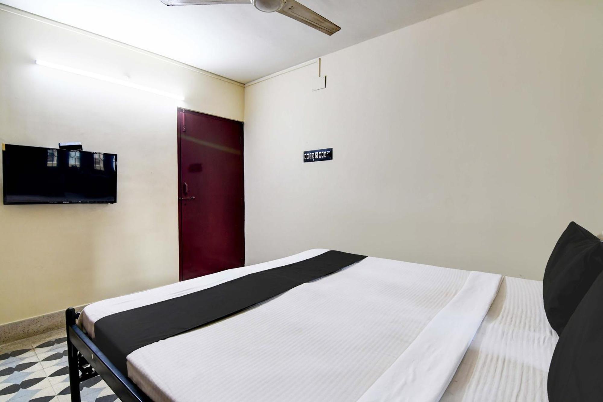 Oyo Simplex Guest House Behala Calcutta Extérieur photo