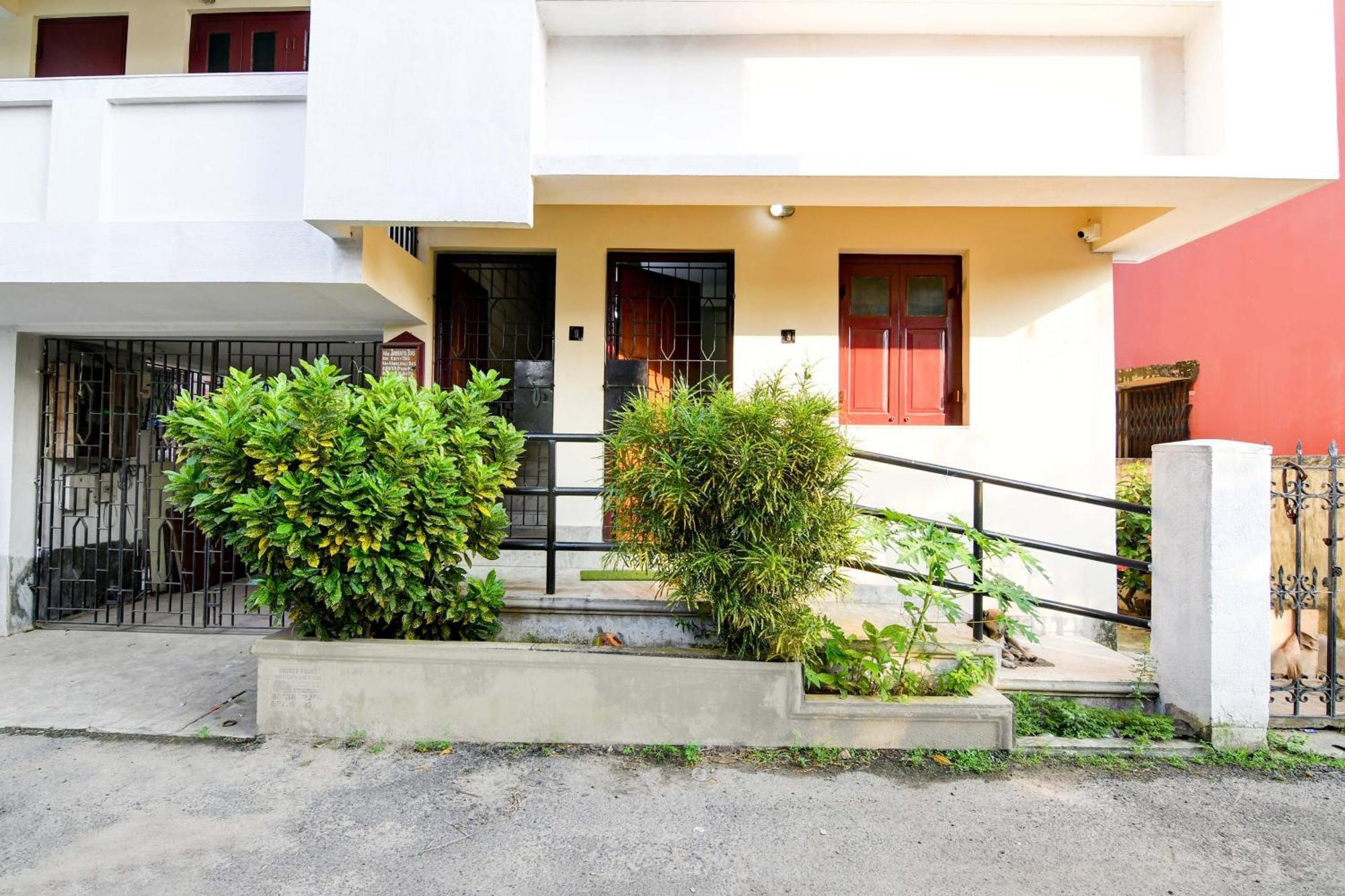 Oyo Simplex Guest House Behala Calcutta Extérieur photo