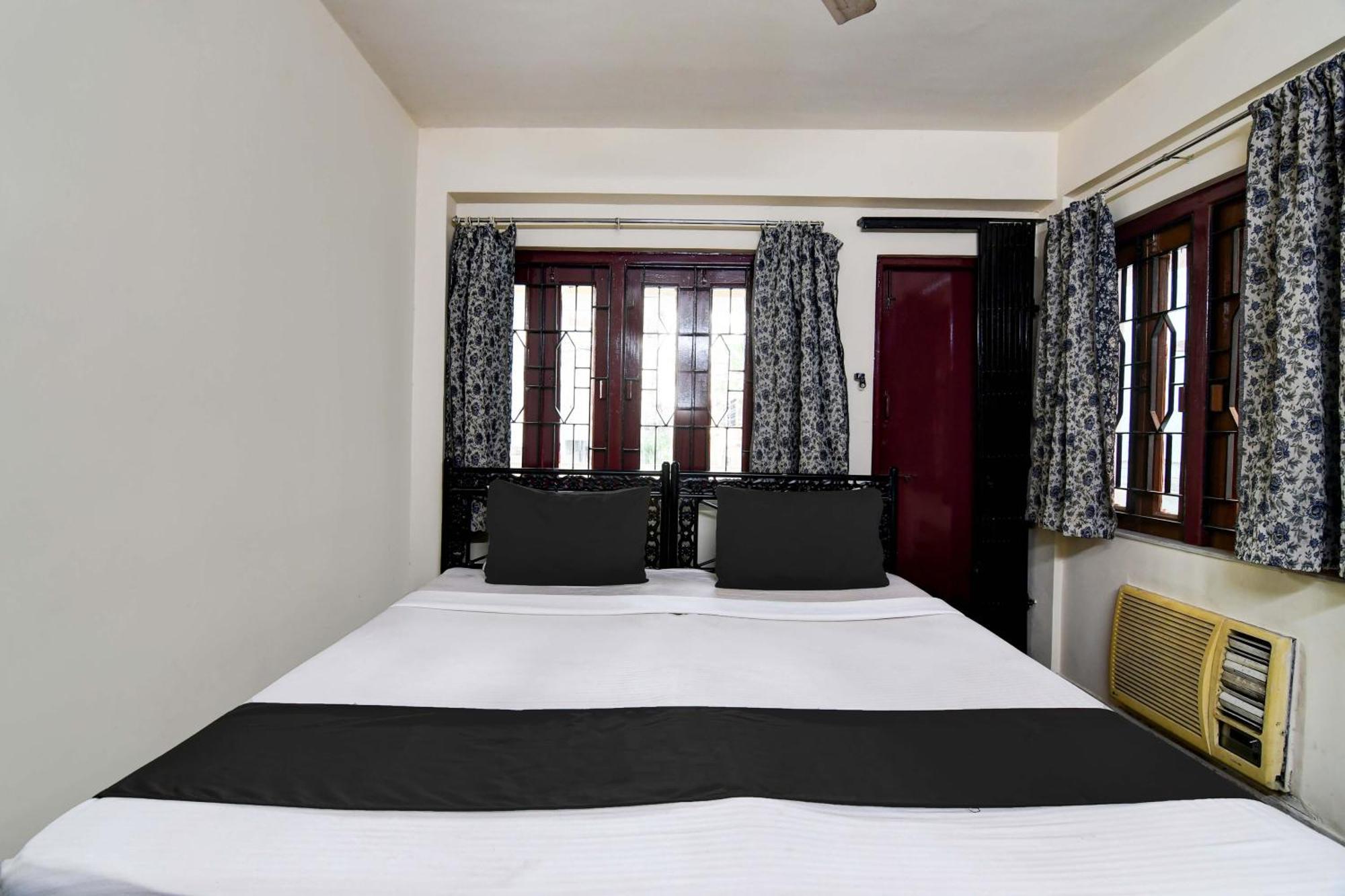 Oyo Simplex Guest House Behala Calcutta Extérieur photo
